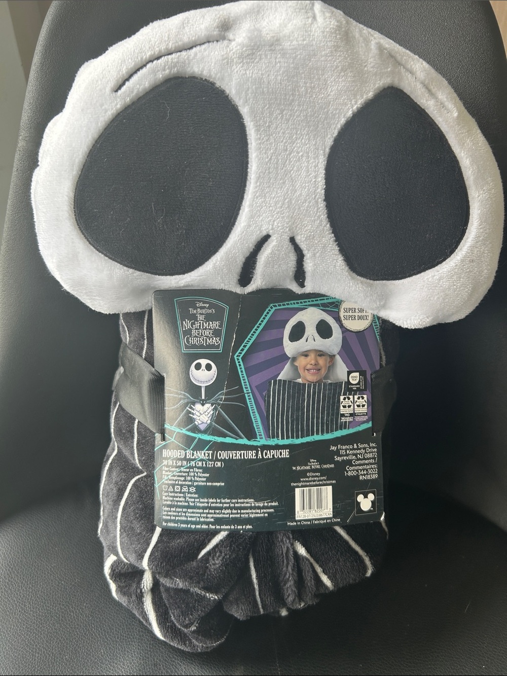 NWT 🆕 Disney Tim Burton’s The Nightmare Before Christmas Hooded Blanket 30x50in